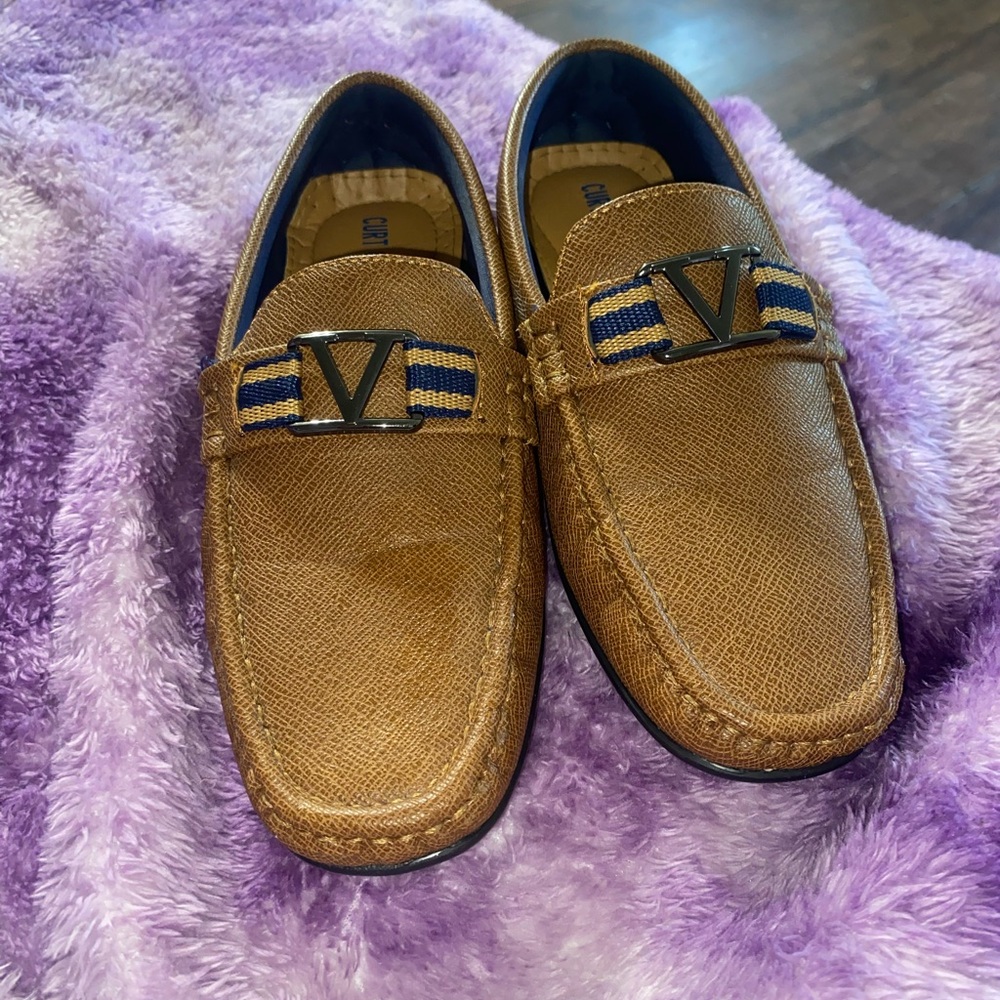 Elegant Brown Loafers with Navy Stripes